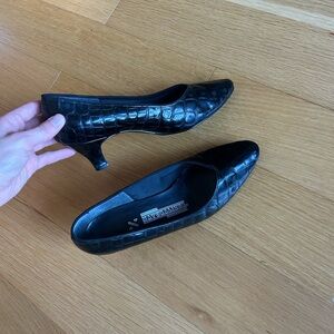 Naturalizer Black Croc-Embossed Heels